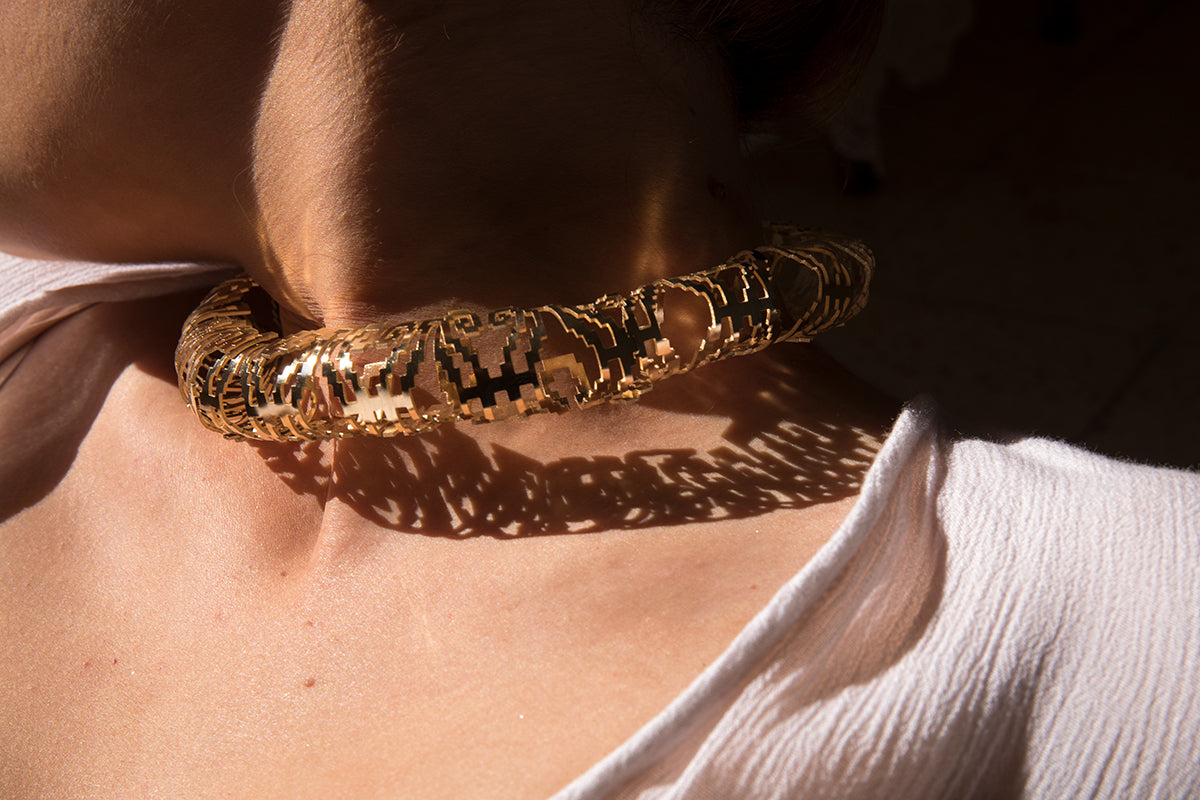 O’leeq pattern  necklace - عرق العليق