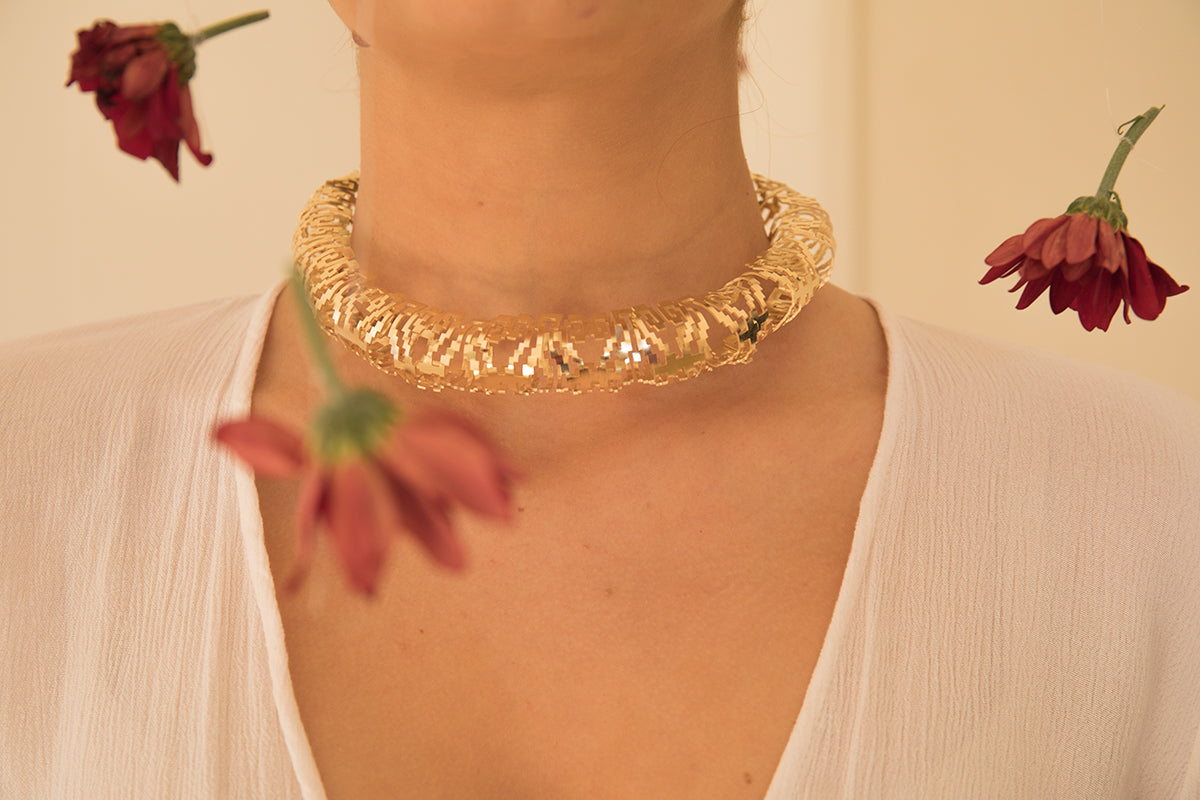 O’leeq pattern  necklace - عرق العليق